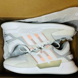Women’s Adidas Run90s White and Peach Athletic Shoes Gently Used Size 9